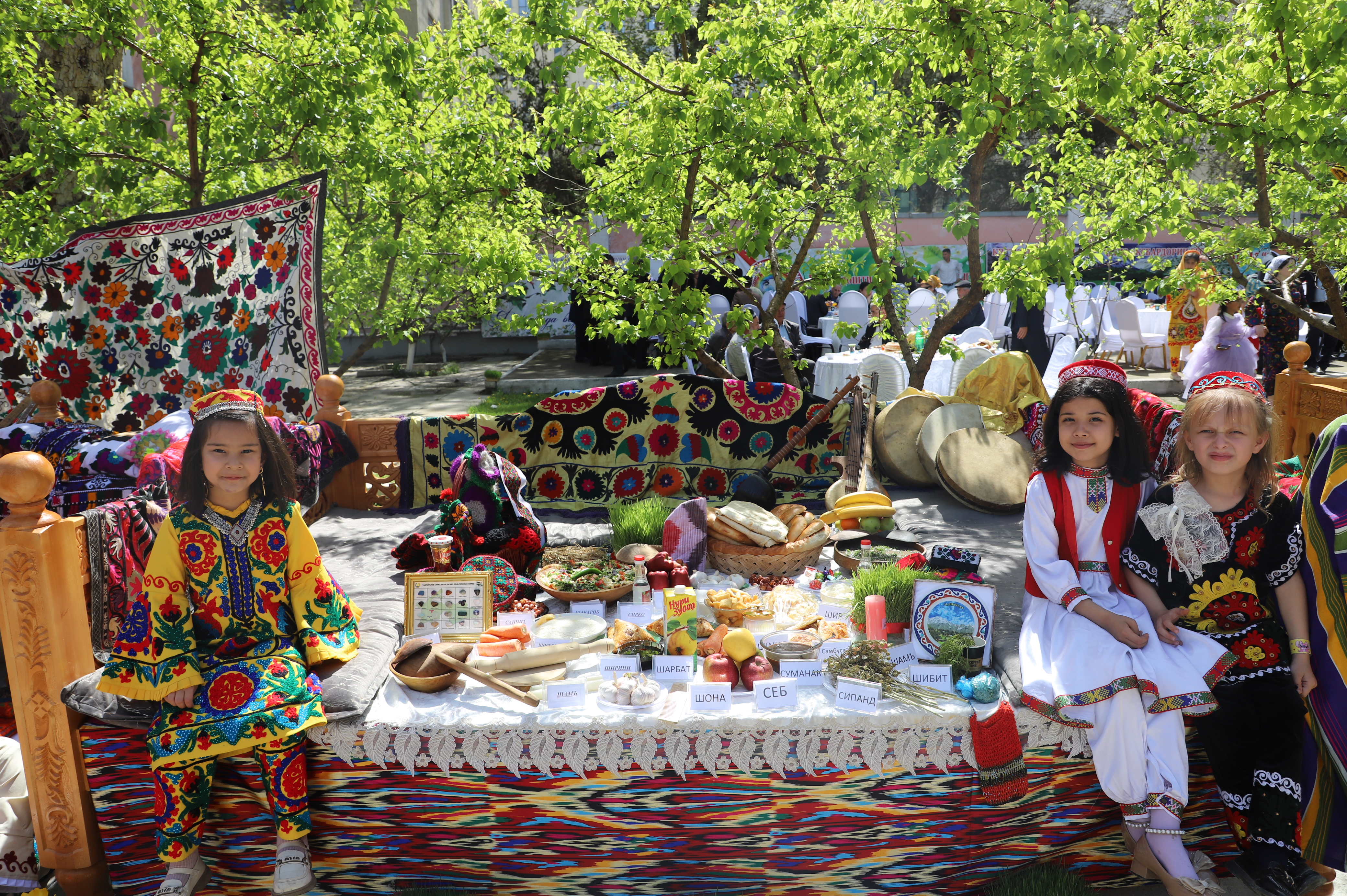 ЭЙ ДӮСТ БИЁ, БОЗ БА НАВРӮЗ РАСИДЕМ...