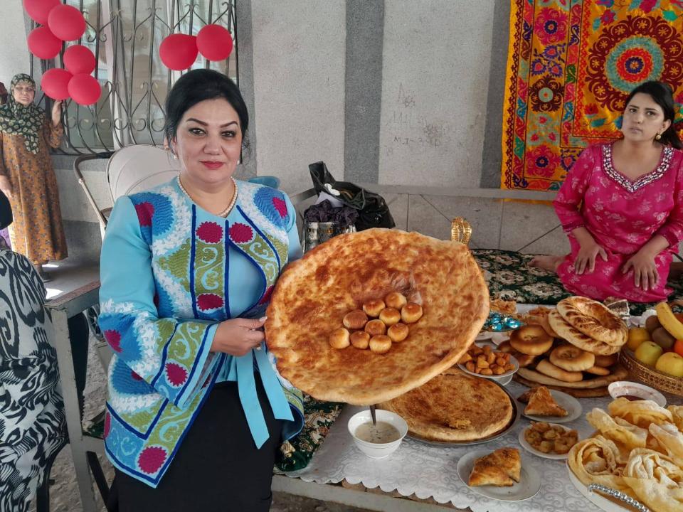 Озмуни «КАДБОНУИ БЕҲТАРИН»