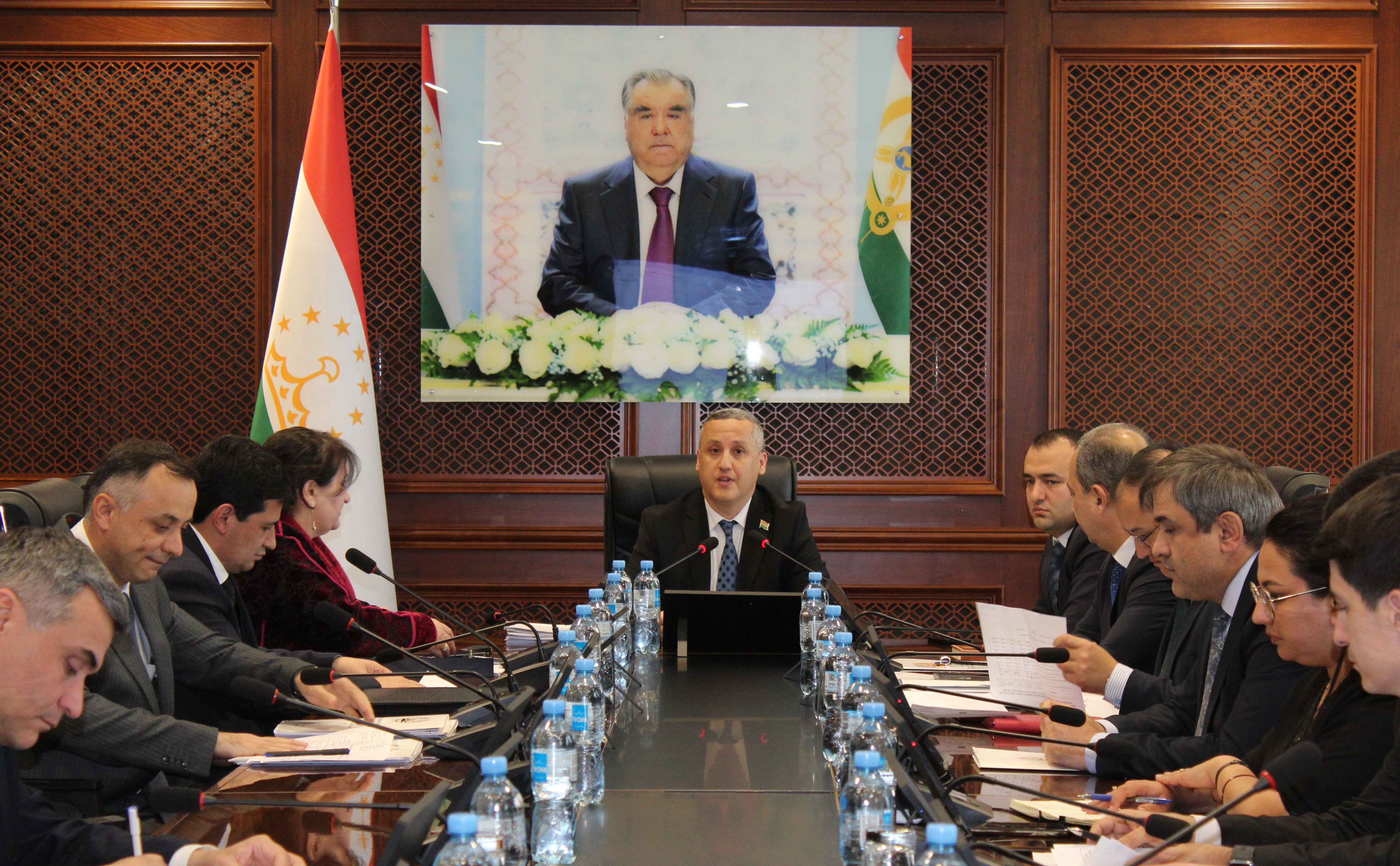 Баррасии дурнамои нишондиҳандаҳои асосии рушди соҳаҳои воқеии иқтисодиёт, инчунин сармоягузорӣ ва бахши хусусӣ, таҳсилоти ибтидоӣ ва миёнаи касбӣ ва рушди иҷтимоию иқтисодии мақомоти иҷроияи ҳокимияти давлатии ноҳияи Шаҳринав дар соли 2027 ва параметрҳои асосии он барои солҳои 2028-2029