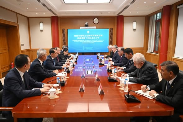 Мулоқот бо Ректори Донишгоҳи Пекин Гун Сихуан 12.05.2026