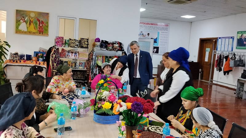Ҳунаромӯзии  шахсони имконияташон маҳдуд дар маҳфили “Дастони моҳир”