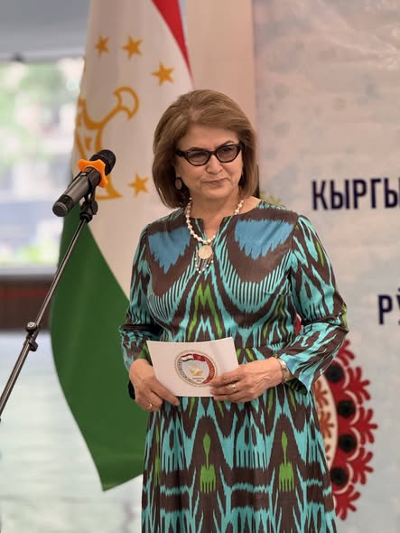 Намоиши асарҳои мусаввирони тоҷик "ЗЕБОИИ ТОҶИКИСТОН -MEPOC БАРОИ ОЯНДА"
