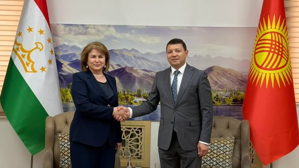мулоқот бо  бо вазири фарҳанг, иттилоот ва сиёсати ҷавонони Ҷумҳурии Қирғизистон