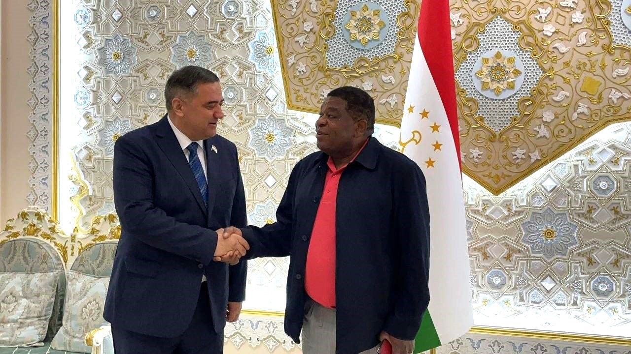 Дабири кулли Иттиҳоди байнипарлумонӣ Мартин Чунгонг ба Душанбе омад