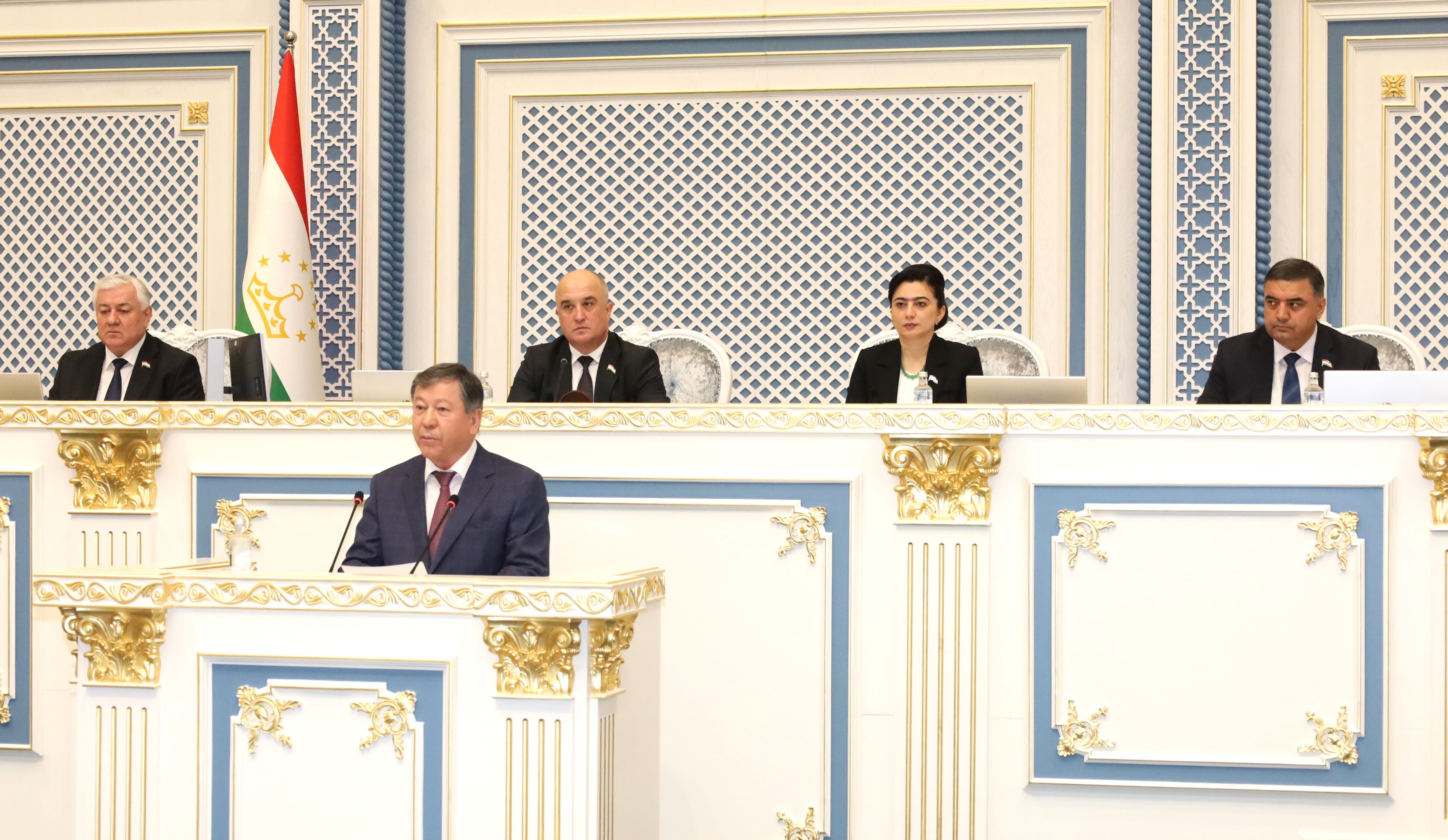 Дар иҷлосия ба як чанд қонун тағйироту иловаҳо ворид карда шуд