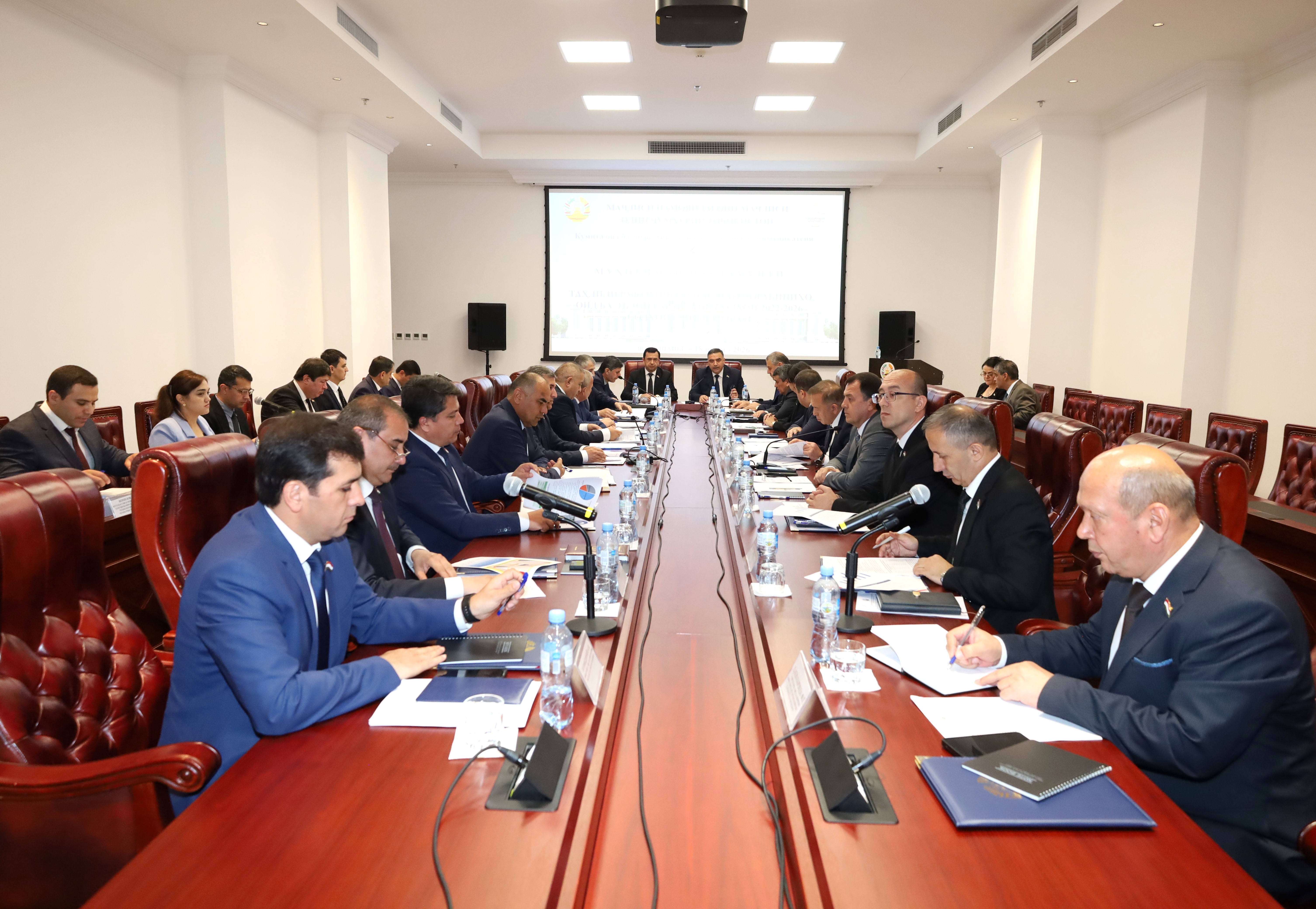 МУҲОКИМАИ ПАРЛАМЕНТӢ ДОИР  ШУД