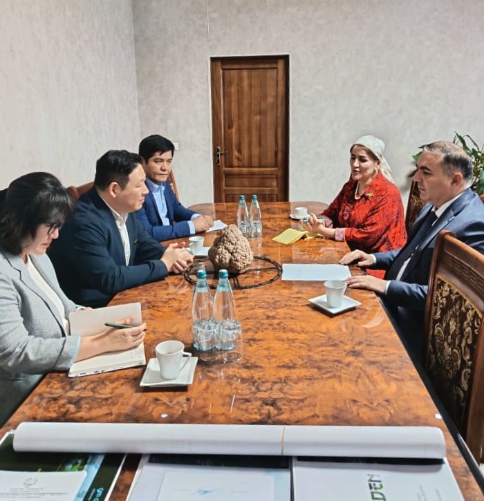 ВОХӮРӢ БО НАМОЯНДАГОНИ  СОЗМОНИ ОСИЁ ҶИҲАТИ ҲАМКОРӢ ДАР СОҲАИ ҶАНГАЛ (AFoCO)