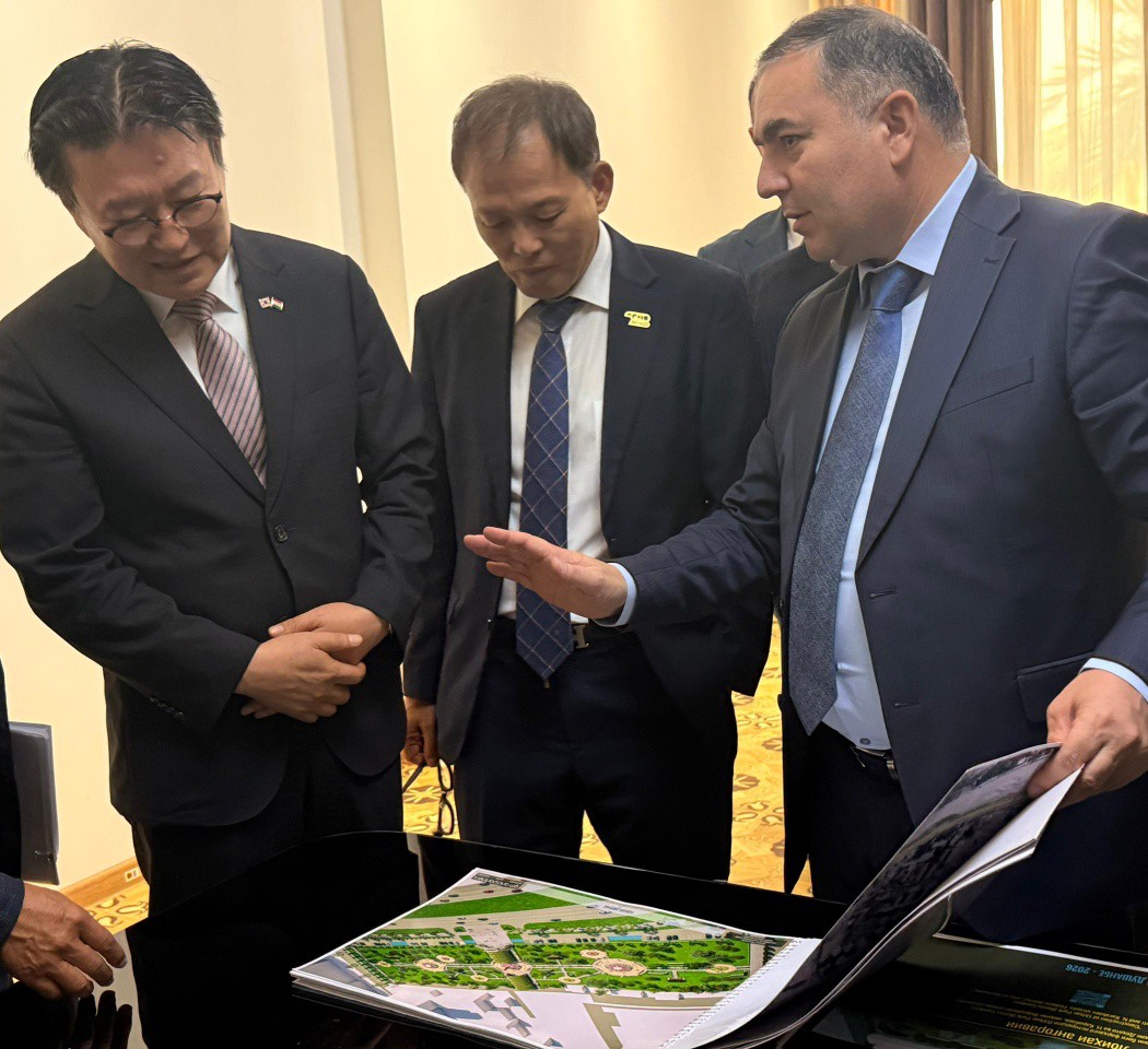 Қабули расмии роҳбарияти Созмони Осиё ҷиҳати ҳамкорӣ дар соҳаи ҷангал (AFoCO), Хадамоти ҷангали Ҷумҳурии Корея ва Сафири Ҷумҳурии Корея