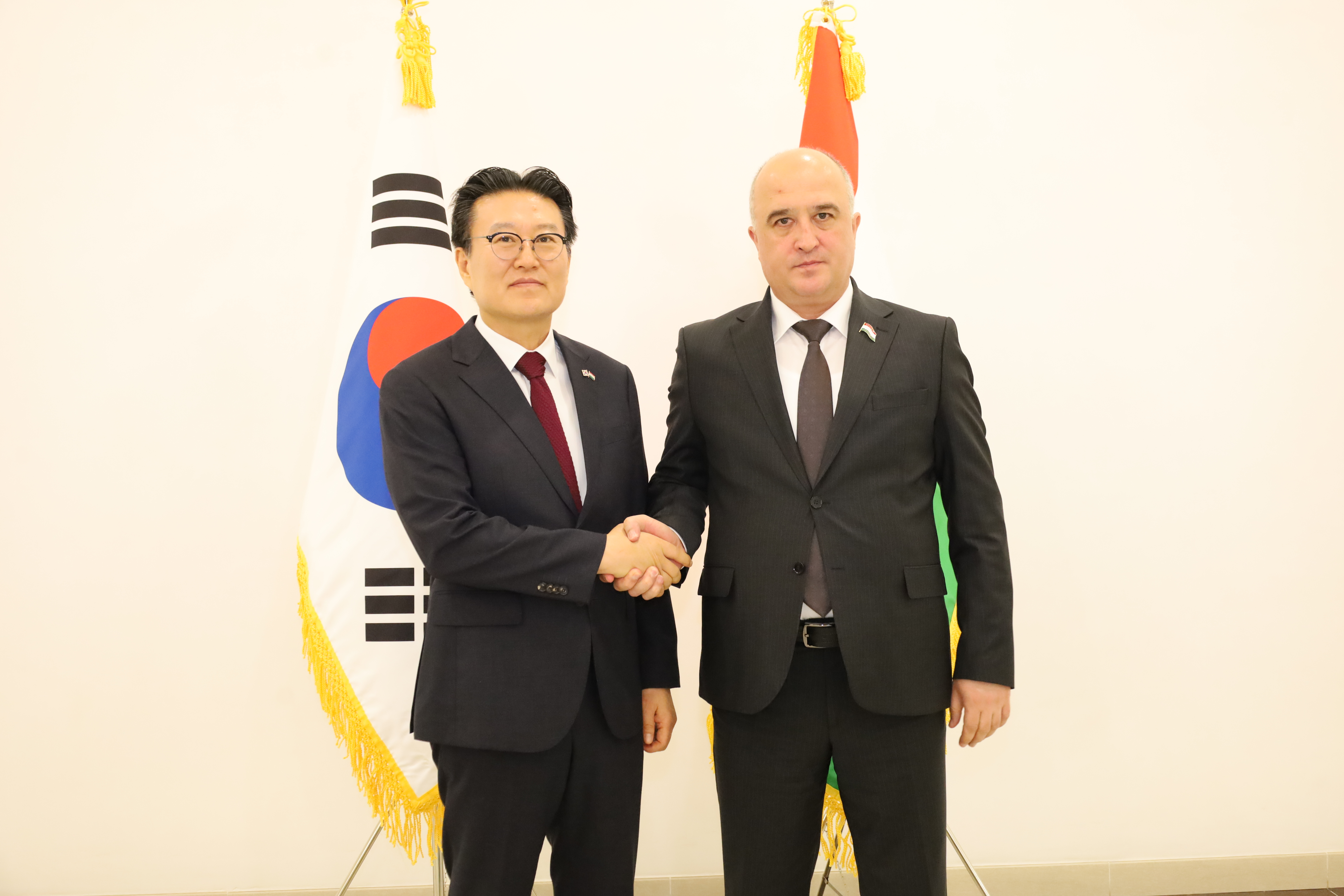 Meeting of Faizali Idizoda with the Ambassador Extraordinary and Plenipotentiary of the Republic of Korea to the Republic of Tajikistan