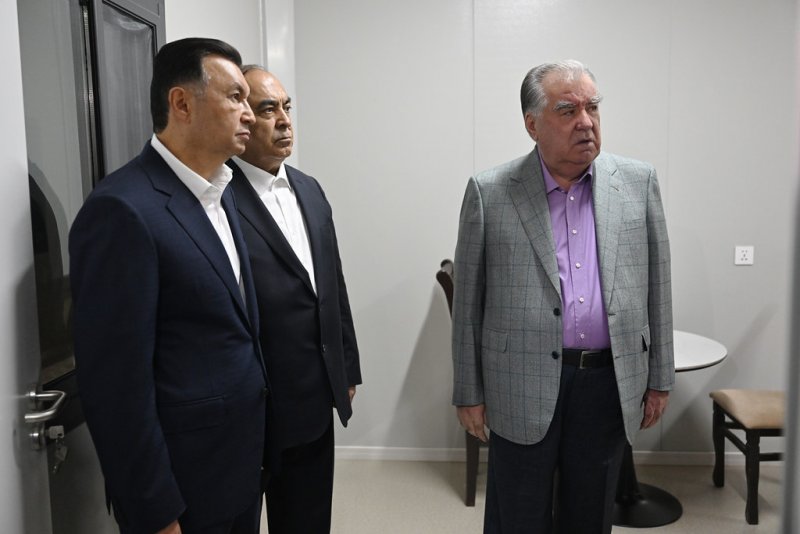 Leader of the Nation Emomali Rahmon Inspects Dormitory Built by “Tajikhydroelektromontazh” at the Rogun Hydropower Plant