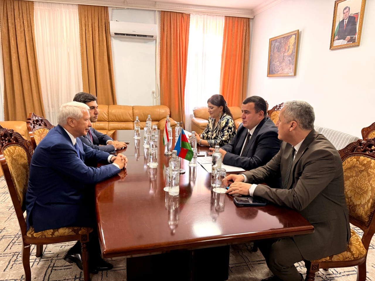 Мулоқоти Вазири рушди иқтисод ва савдои Ҷумҳурии Тоҷикистон бо муовини Вазири иқтисоди Ҷумҳурии Озарбойҷон баргузор гардид