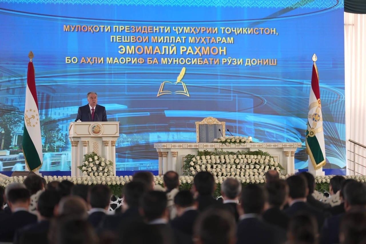 ТАМОШОИ ДАСТАҶАМЪОНАИ МУЛОҚОТИ ПРЕЗИДЕНТИ ҶУМҲУРИИ ТОҶИКИСТОН, ПЕШВОИ МИЛЛАТ БО АҲЛИ МАОРИФ БА МУНОСИБАТИ РӮЗИ ДОНИШ