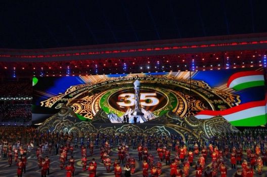Баргузории барномаи бошукуҳи фарҳангӣ ба муносибати 35-солагии ситиқлоли давлати кишвар